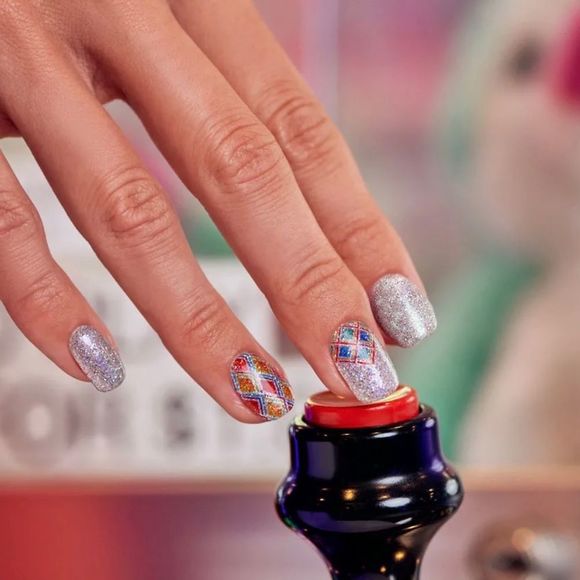 Color Street | Pinball Queen Glitter set - Picture 4 of 14